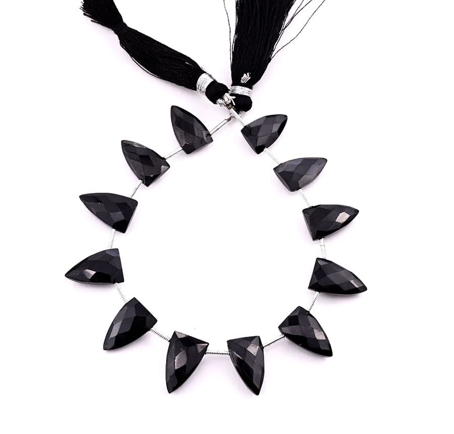 Black Onyx 9x15mm Faceted Arrowhead, additional view