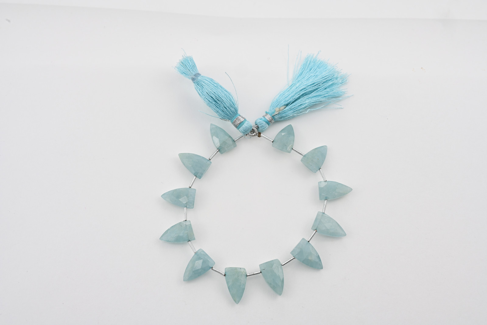 Aquamarine strand, a photograph from the Tandon Gems archive